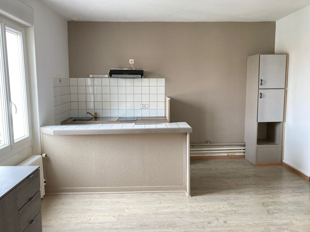 Location Appartement APPARTEMENT AU 1ER ÉTAGE : T2 Roumazieres loubert