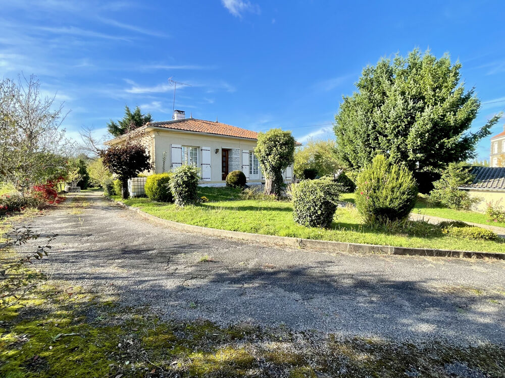 CENTRE BOURG, ENSEMBLE IMMOBILIER : AGREABLE PAVILLON DE 1970 + UNE MAISON LOUÉE, TERRAIN ATTENANT