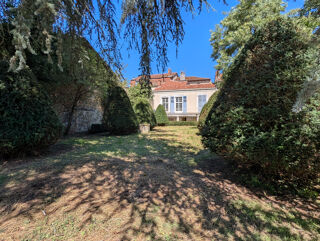 Immeuble à vendre 13 pièces 379 m²