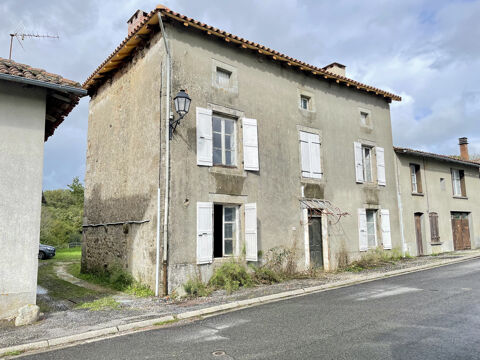   DANS UN JOLI BOURG PREMIERS COMMERCES,  TOITURE NEUVE, MAISON � R�NOVER  AVEC COUR Maison - 3 pi�ce(s) - 99 m�