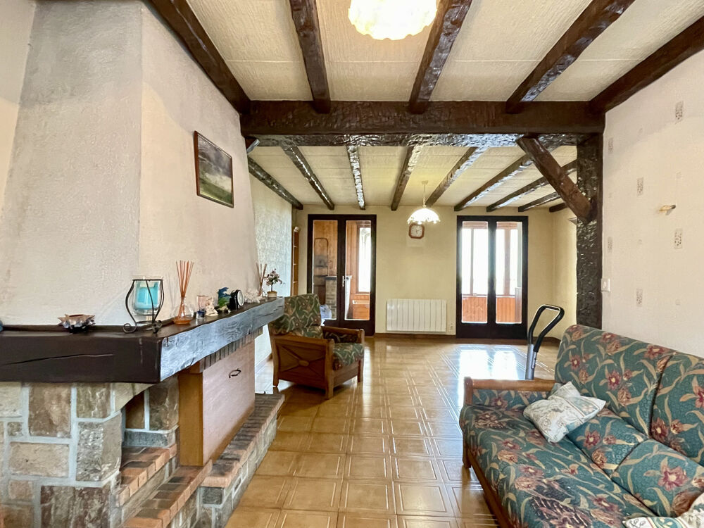 MAISON DE VILLE TOUT CONFORT AVEC COUR ET GRAND GARAGE, 5 CHAMBRES.