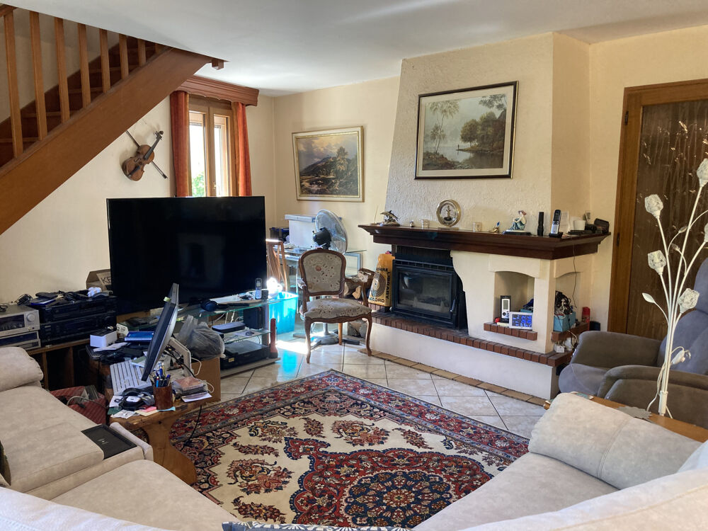 AVEC BEAU POTENTIEL, AGREABLE MAISON DE CAMPAGNE EN PIERRE, INDÉPENDANTE, GRANGE ET TERRAIN.