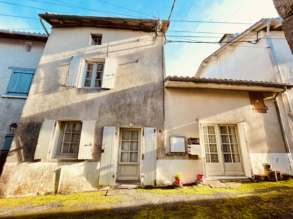 Vente Maison DANS UN JOLI VILLAGE, MAISON À RAFRAICHIR AVEC JARDIN ET GARAGE SÉPARÉS Lesterps