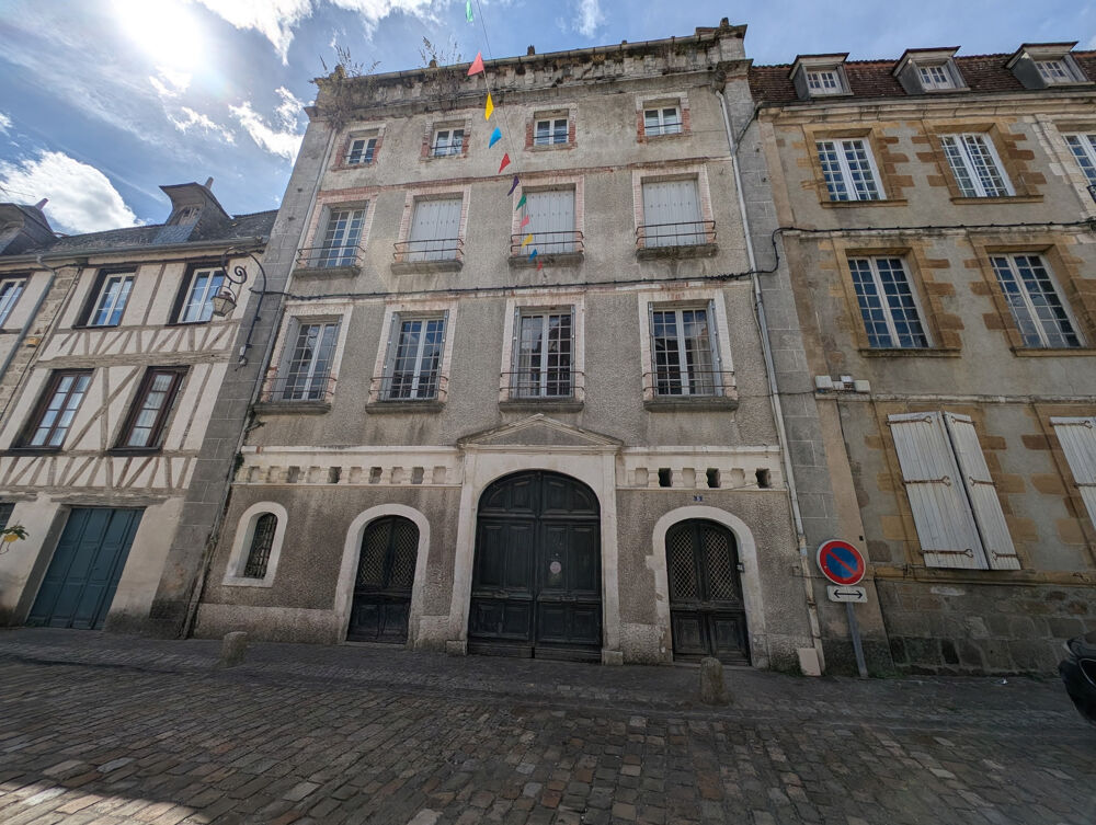 Vente Immeuble DANS LE CENTRE HISTORIQUE DE CONFOLENS,  INVESTISSEMENT LOCATIF : IMMEUBLE  4 APPTS, COUR INTÉRIEURE ET JARDIN Confolens
