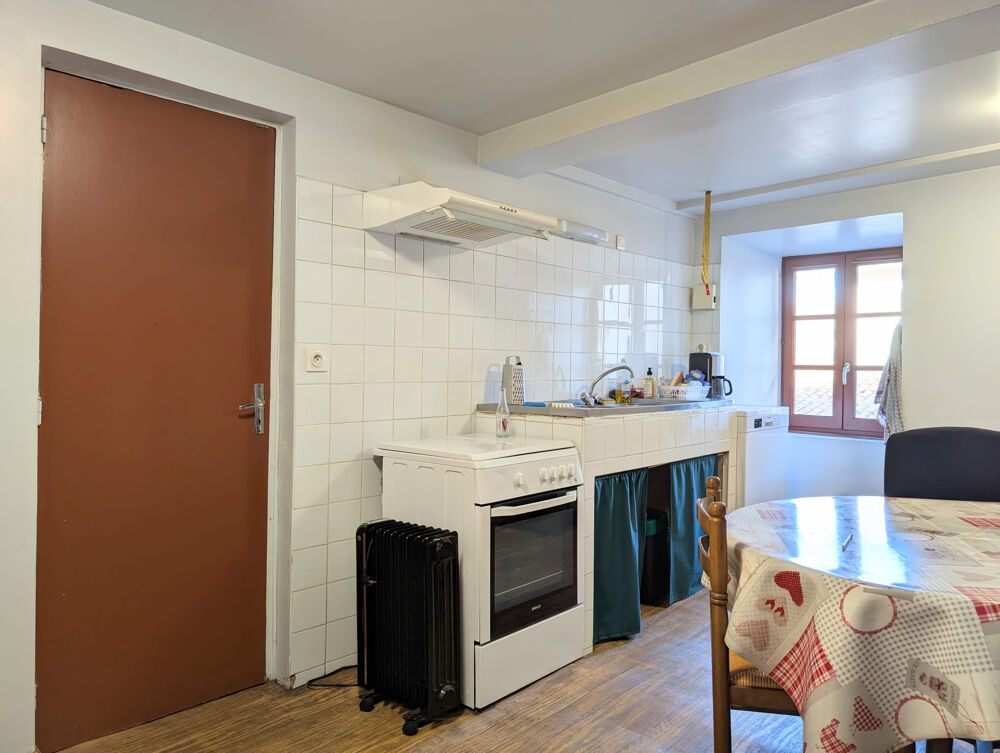 Vente Immeuble DANS UN JOLIE BOURG, IMMEUBLE LOUÉ AVEC LOCAL COMMERCIAL EN ACTIVITÉ Lesterps