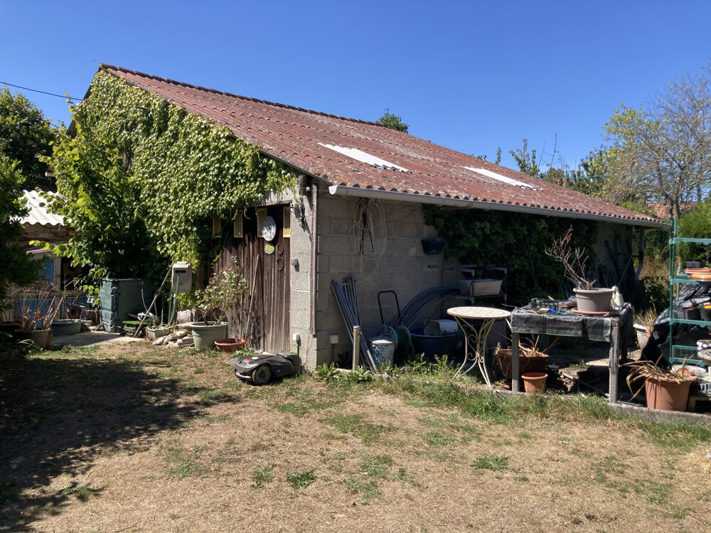 Vente Maison AVEC BEAU POTENTIEL, AGREABLE MAISON DE CAMPAGNE EN PIERRE, INDÉPENDANTE, GRANGE ET TERRAIN. Gajoubert