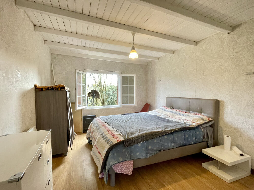 BEAU POTENTIEL A EXPLOITER : MAISON AVEC GRANGE ET JARDIN, TOITURE NEUVE.