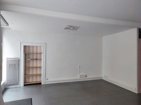 Confolens (16), Centre Ville, Local commercial 390 16500 Confolens