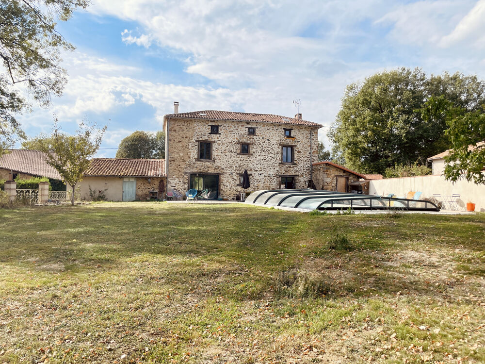 Vente Maison EN CAMPAGNE, BELLE MAISON CHARENTAISE INDÉPENDANTE EN PIERRE, ENTIÈREMENT RESTAURÉE, SUR 4800 M2 DE TERRAIN Brigueuil