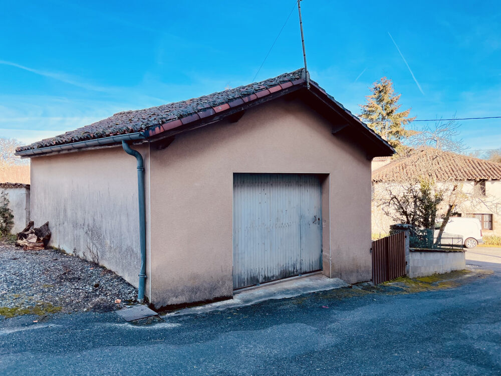 Vente Maison DANS UN JOLI VILLAGE, MAISON À RAFRAICHIR AVEC JARDIN ET GARAGE SÉPARÉS Lesterps