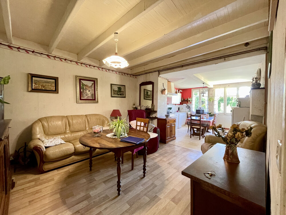CHARMANTE MAISON DE VILLAGE AVEC TRAVAUX A PREVOIR, GRANGE ET JARDIN