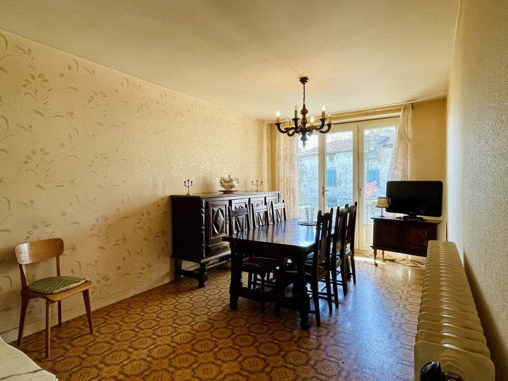MAISON DE VILLAGE SUR SOUS SOL AVEC GRANGE, COUR ET JARDIN
