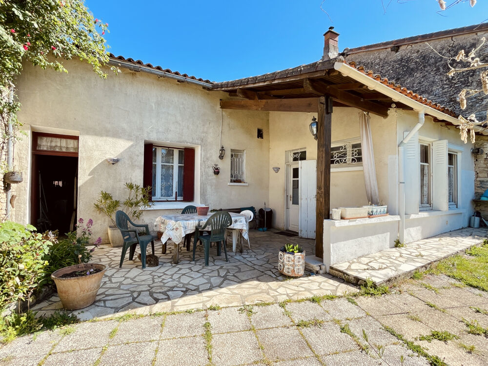 CHARMANTE MAISON DE VILLAGE AVEC TRAVAUX A PREVOIR, GRANGE ET JARDIN