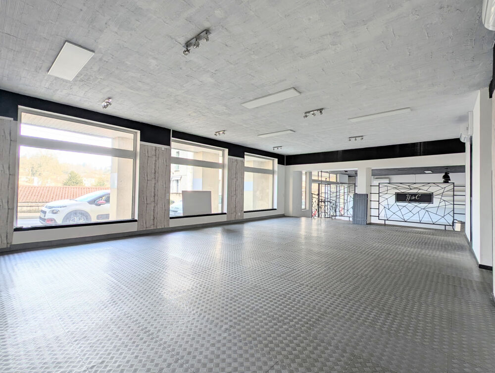 Vente Immeuble AU COEUR DE LA VILLE, IMMEUBLE À USAGE COMMERCIAL ET HABITATION Confolens