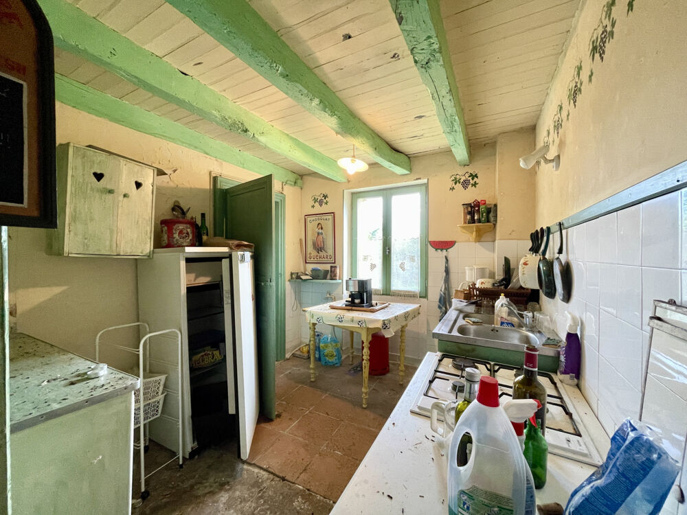 Vente Maison AU COEUR D'UN PETIT HAMEAU, AUTHENTIQUE MAISON DE CARACTÈRE INDÉPENDANTE, A RÉNOVER, AVEC TERRAIN ATTENANT Pleuville