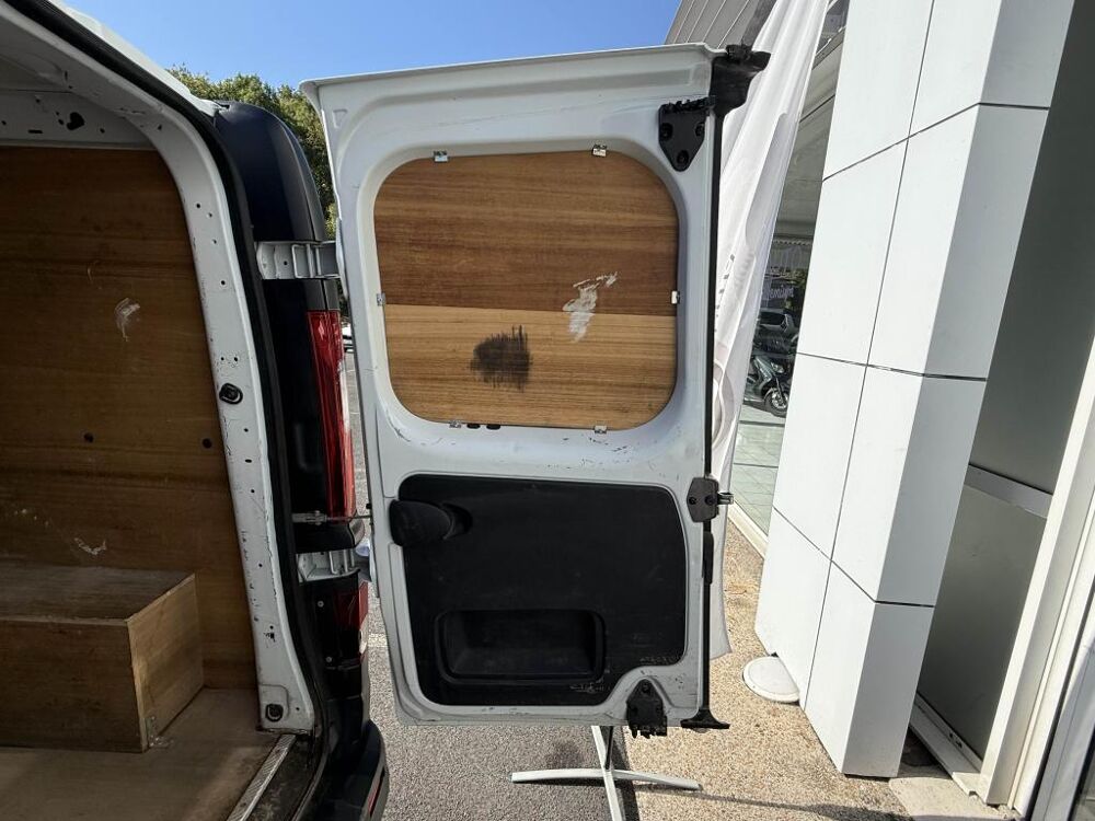 Trafic L1H1 1200 Kg 2.0 dCi - 120 Fourgon Grand Confort TVA RECUPER 2020 occasion 19100 Brive-la-Gaillarde