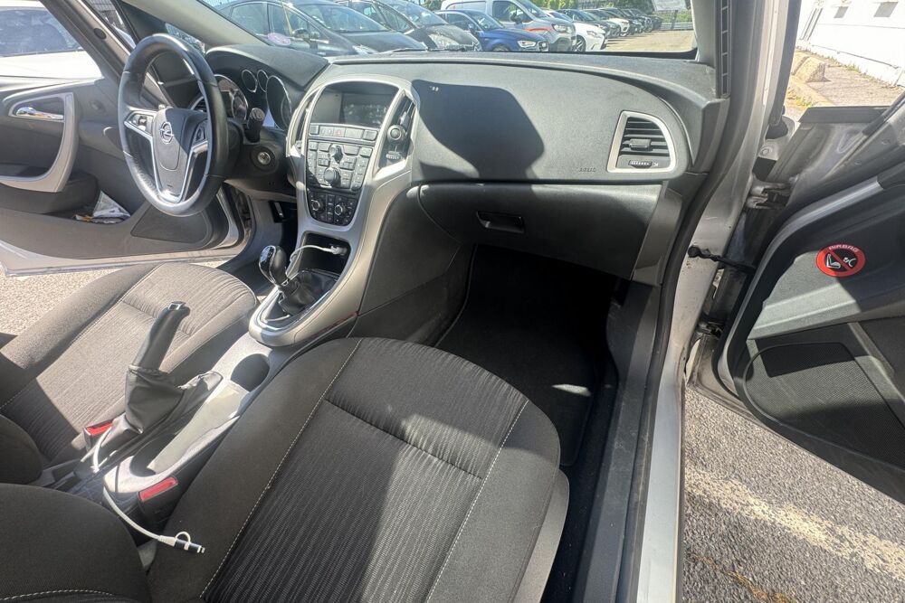 Astra 1.4i Twinport - 100 J BERLINE Essentia PHASE 1 2011 occasion 77185 Lognes
