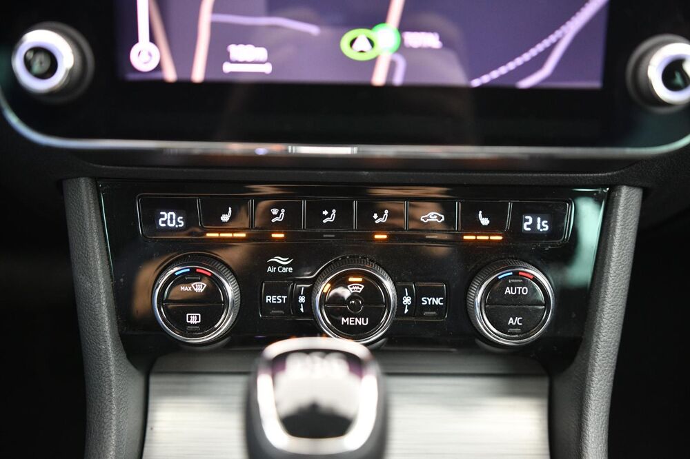 Superb Combi 2.0 TDI 122 DSG7 ATTELAGE/SIEGES AV CHAUFFANTS/VIRTUAL 2021 occasion 33620 Cavignac