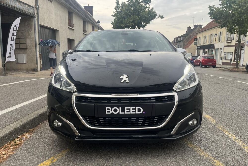 208 1.2i -Signature -82ch - courroie chang&eacute; - carplay - camera d 2019 occasion 78760 Jouars-Pontchartrain