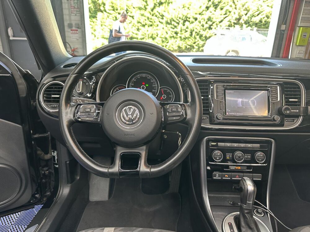 COCCINELLE II CABRIOLET 1.2 TSI 105 ORIGIN DSG BVA 2017 occasion 33370 Artigues-pr&egrave;s-Bordeaux