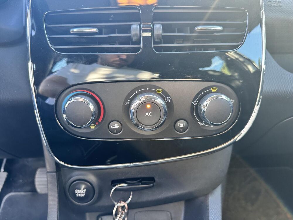 Clio 1.5 dCi 90CH ZEN - COURROIE NEUVE - BLUETOOTH - NAV 2015 occasion 13760 Saint-Cannat