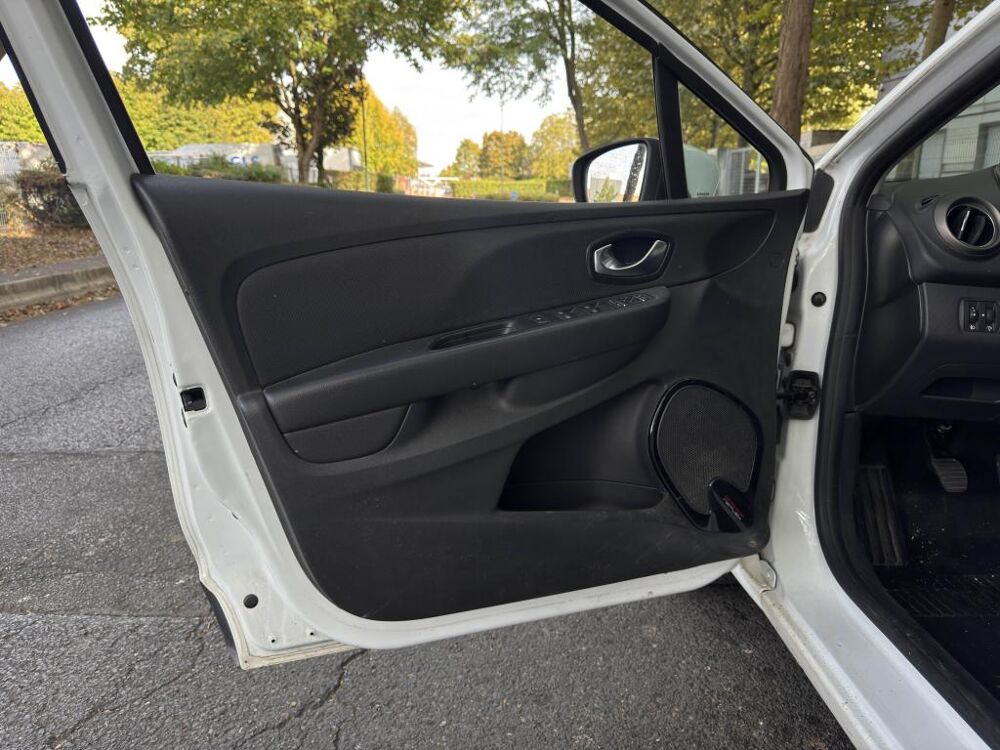 Clio Estate 1.2 Energy TCe - 120 IV ESTATE BREAK Intens PHASE 2 2018 occasion 77185 Lognes