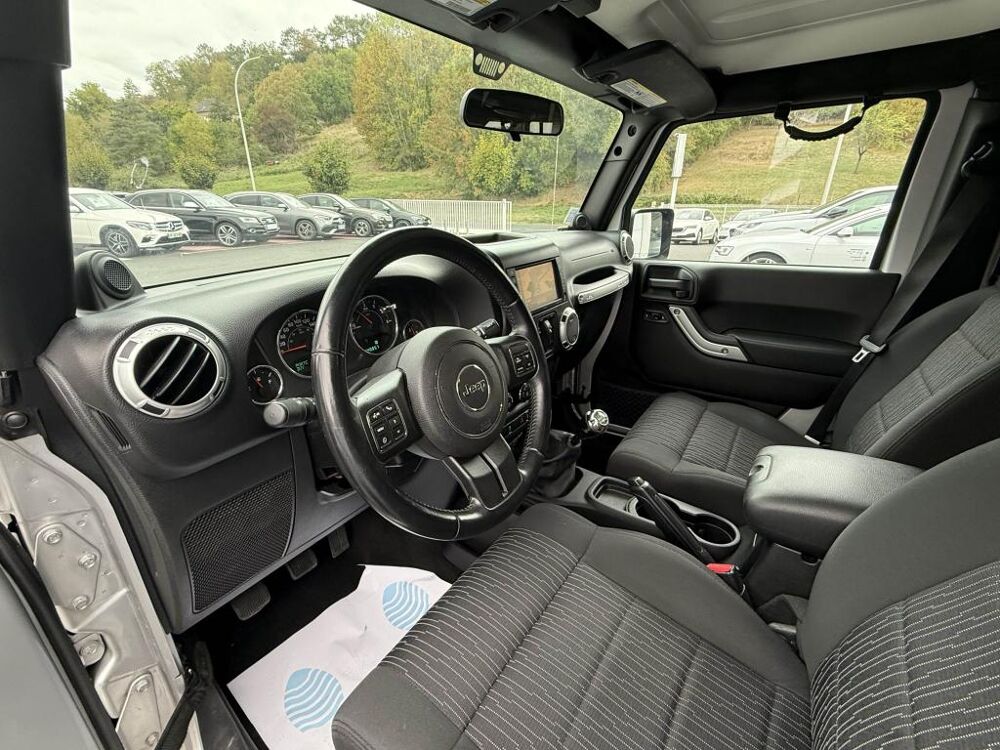 Wrangler 2.8 CRD 200CH Unlimited Sahara ATTELAGE + GPS + CLIM 2012 occasion 19100 Brive-la-Gaillarde