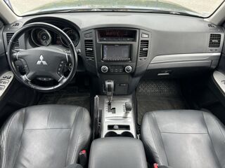 Pajero - 3.2 DI-D - BVA - 7 PLACES - LONG - INSTYLE - PHASE 2 2012 occasion 49070 Beaucouz&eacute;