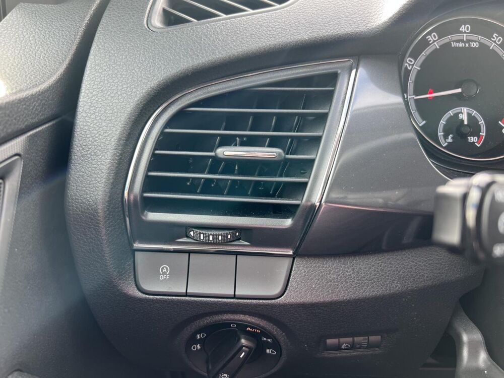 Fabia 1.0 TSI - 95CV - Clever - 1er main - Faible kilom&eacute;trage 2021 occasion 49070 Beaucouz&eacute;