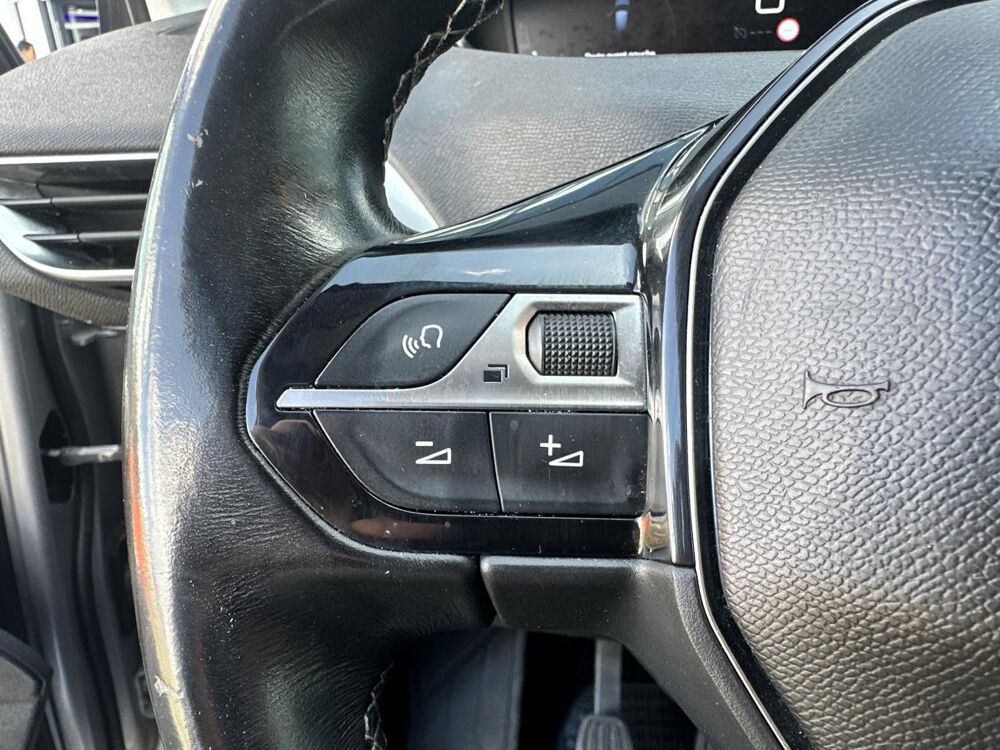 5008 1.2 130 CH ACTIVE KIT DISTRIB A JOUR APPLE CARPLAY GARANTI 2020 occasion 33450 Montussan