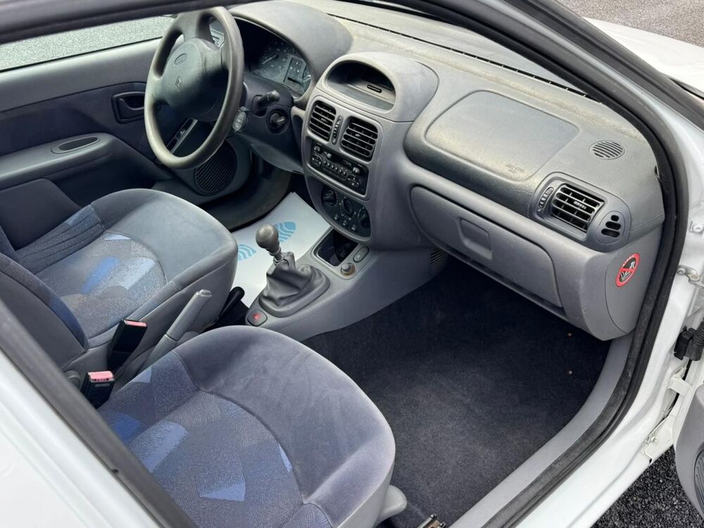 Clio 1.2l 5 portes / ideal jeune permis / embrayage, distribution 1999 occasion 30260 Orthoux-S&eacute;rignac-Quilhan