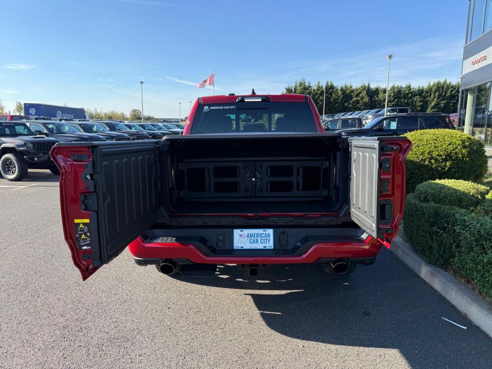 RAM 1500 CREW LIMITED NIGHT EDITION BOX HAYON MULTI V8 5,7L 2026 occasion 91830 Le Coudray-Montceaux