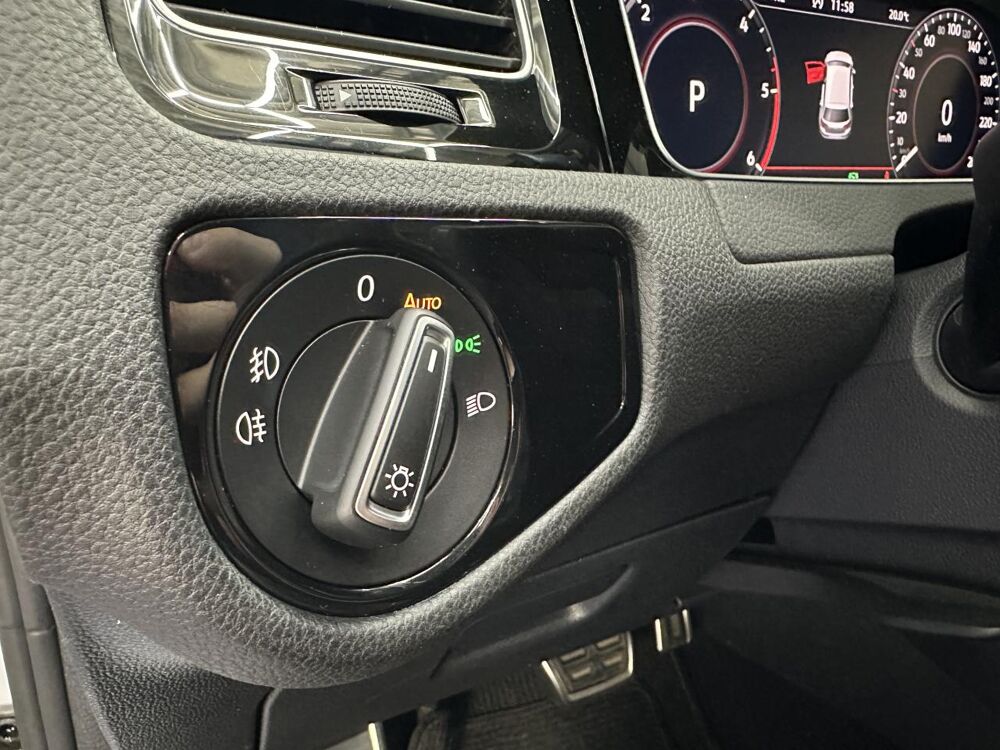 Golf 1.6 16V TDI CR - 115 - BV DSG 7 VII BERLINE Carat Exclusive 2018 occasion 33370 Artigues-pr&egrave;s-Bordeaux