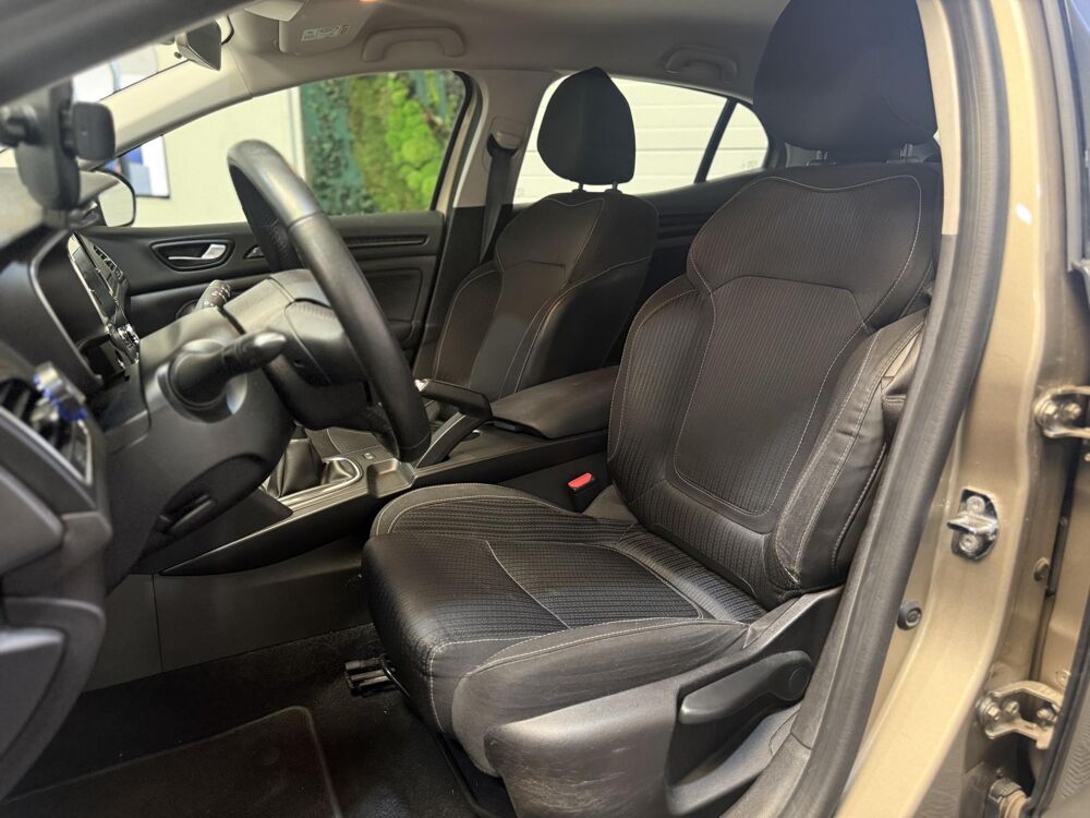 M&eacute;gane 1.2 Energy TCe - 130 Zen SUIVI RENAULT GARANTIE 12 MO 2016 occasion 94360 Bry-sur-Marne