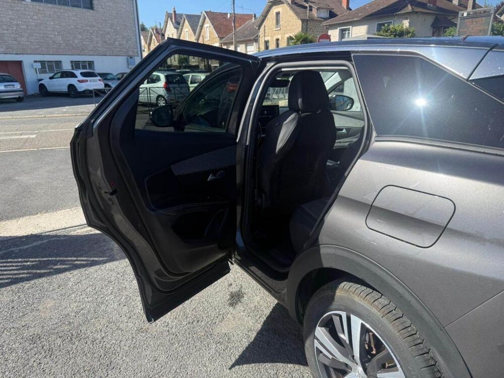 3008 Hybrid - 225 Bva Allure Pack gps + clim + radar AR 2021 occasion 19100 Brive-la-Gaillarde