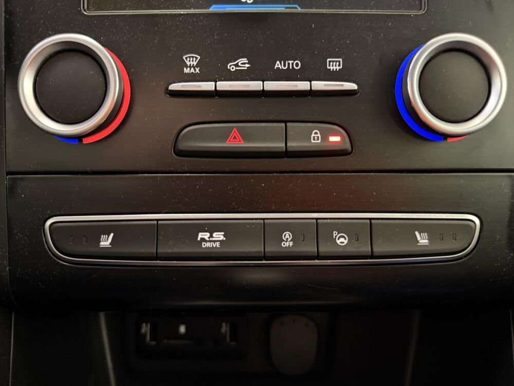 M&eacute;gane ESTATE 1.6 TCE 205CH ENERGY GT EDC BVA GARANTIE 12 MOIS 2017 occasion 16000 Angoul&ecirc;me