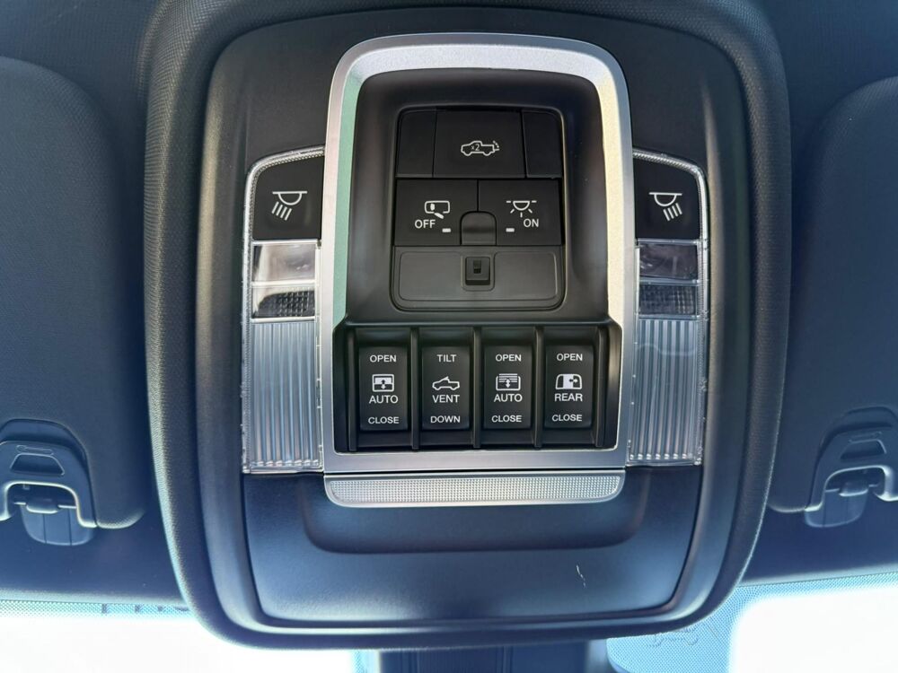 RAM 1500 CREW LIMITED NIGHT EDITION BOX HAYON MULTI V8 5,7L 2026 occasion 91830 Le Coudray-Montceaux