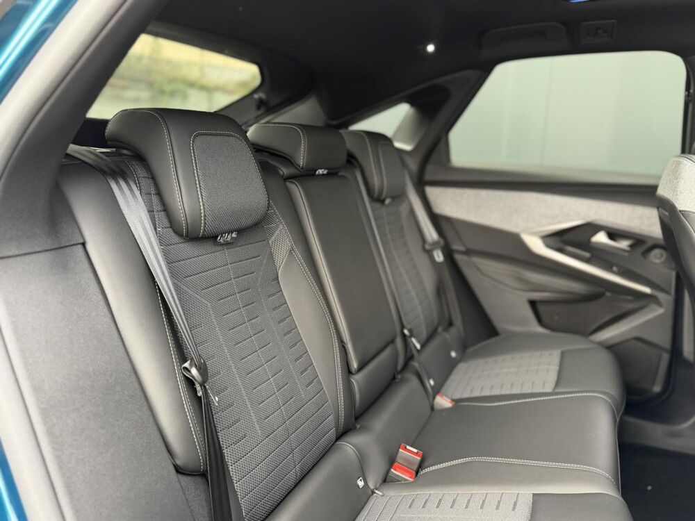 3008 Hybrid 145 e-DSC6 GT avec Toit ouvrant, Hifi Focal et Vision 2026 occasion 35300 Foug&egrave;res