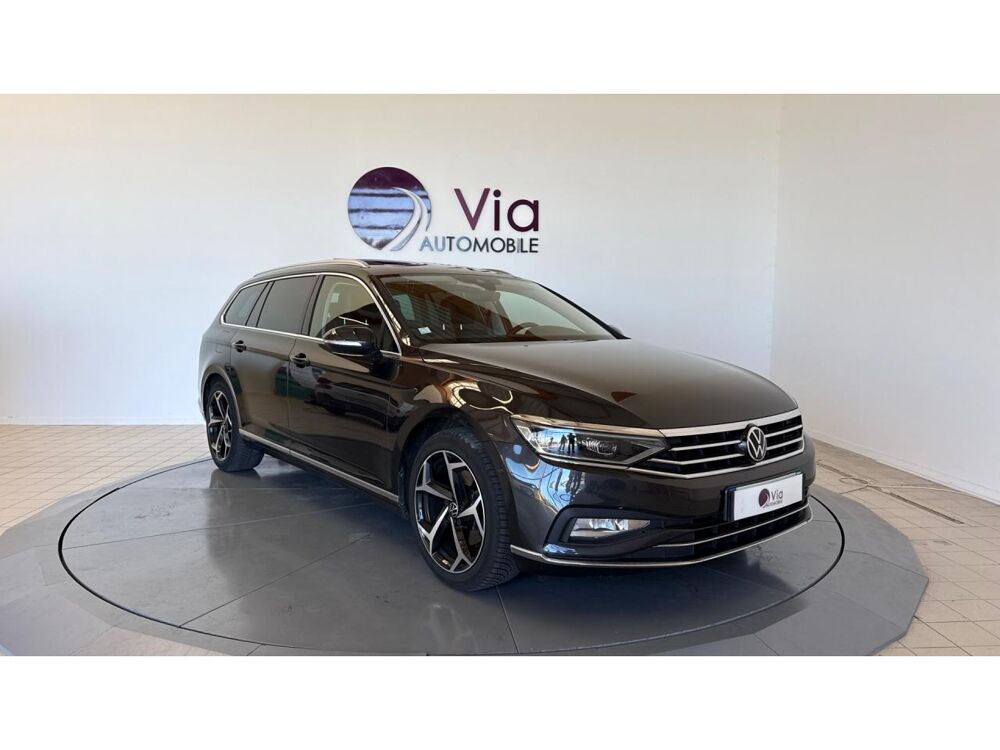 Passat SW 2.0 - 150 - BREAK Elegance / ATTELAGE / CARPLAY / TOIT O 2021 occasion 17600 Saujon