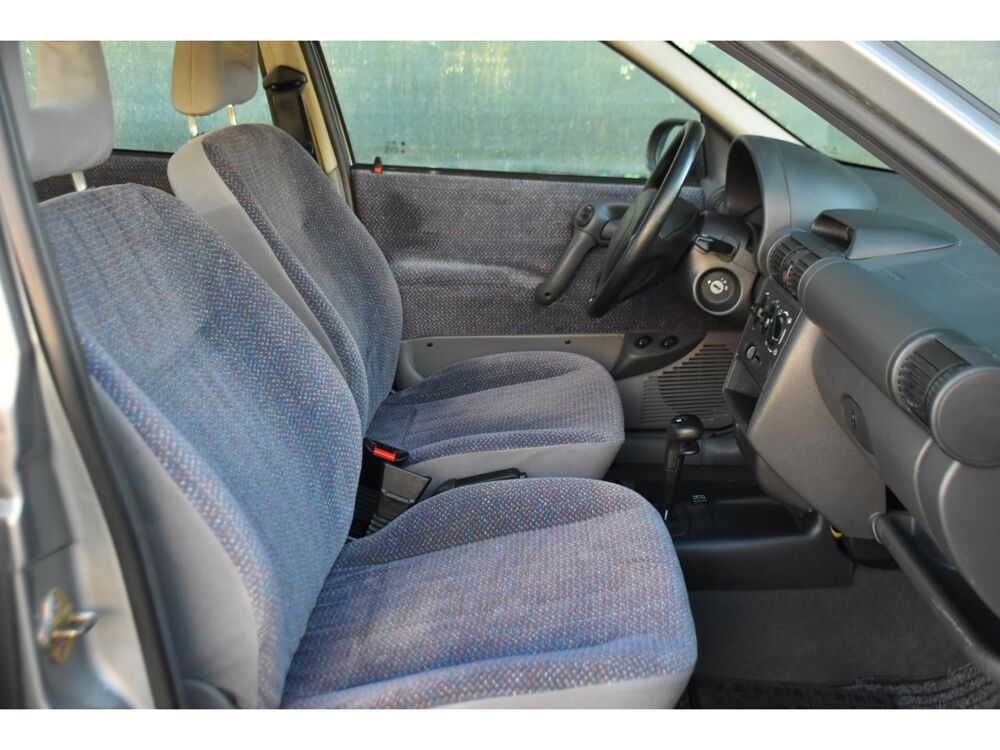 Corsa 1.4i 16V - 90 - BVA B 1993 BERLINE Viva PHASE 1 1995 occasion 06250 Mougins