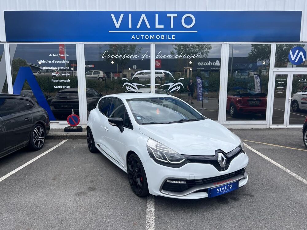 Clio IV R.S. Trophy 1.6 - 220 EDC6 2015 occasion 49070 Beaucouz&eacute;