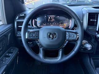 RAM 1500 CREW LIMITED NIGHT EDITION BOX HAYON MULTI V8 5,7L 2026 occasion 91830 Le Coudray-Montceaux