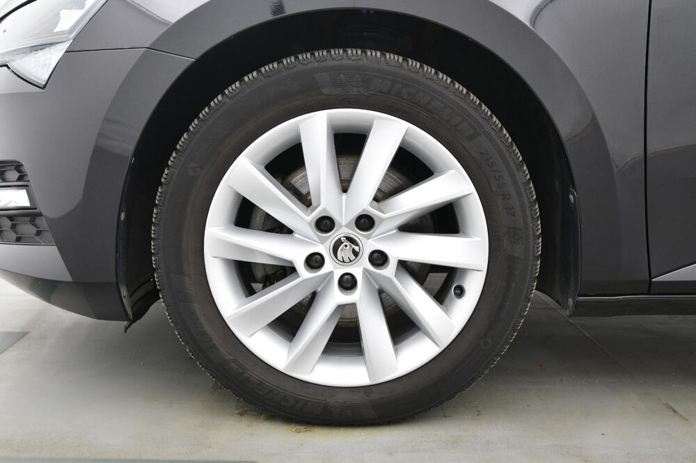 Superb Combi 2.0 TDI 122 DSG7 ATTELAGE/SIEGES AV CHAUFFANTS/VIRTUAL 2021 occasion 33620 Cavignac