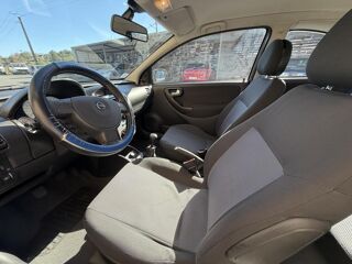 Corsa 1.2i Twinport Enjoy 2006 occasion 19100 Brive-la-Gaillarde