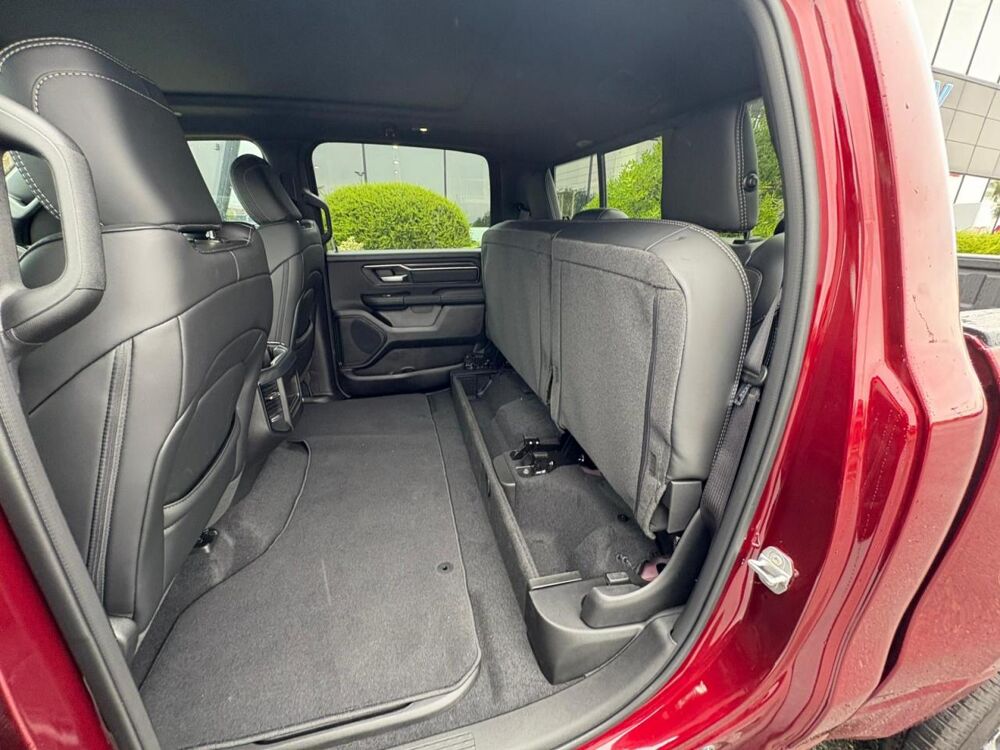 RAM 1500 CREW CAB SPORT BLACK PACKAGE 2025 2025 occasion 91830 Le Coudray-Montceaux