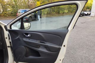 Clio 1.5 dCi - 75 cv - Soci&eacute;t&eacute; Air M&eacute;diaNav 2015 occasion 77185 Lognes