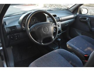 Corsa 1.4i 16V - 90 - BVA B 1993 BERLINE Viva PHASE 1 1995 occasion 06250 Mougins