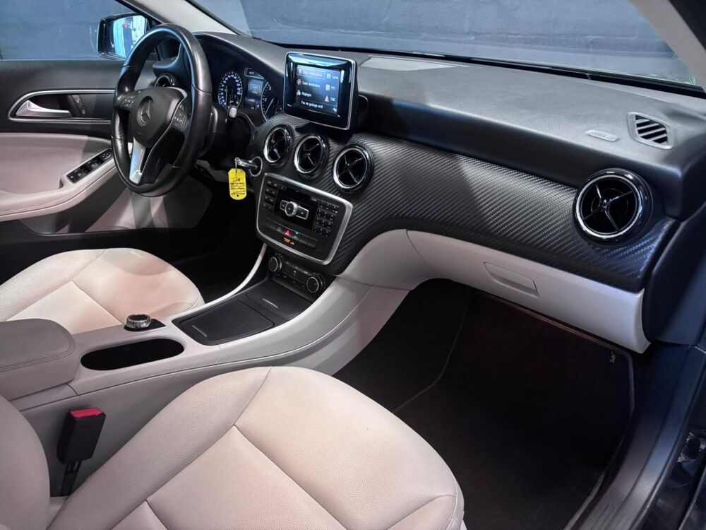 Classe GLA 200 CDI BV 7G-DCT BM X156 Intuition - GARANTIE 6 MOIS MINIM 2014 occasion 33700 M&eacute;rignac