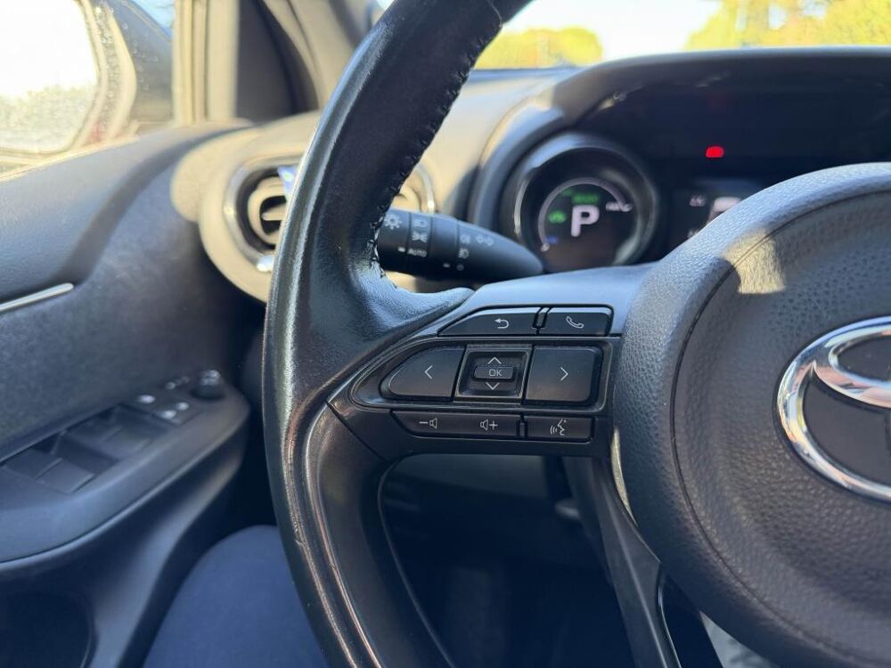 Yaris DESIGN Hybrid 116Ch - CAM - TOIT PANO - CARPLAY - REGULATEUR 2021 occasion 13760 Saint-Cannat