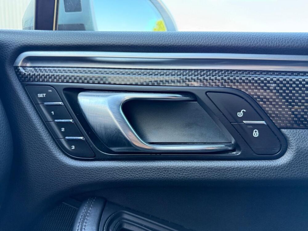 Macan 2.0i 245 - PHASE 2 Pack carbone,Pack chrono, Porsche active, 2019 occasion 13400 Aubagne
